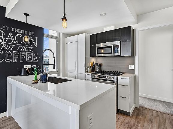 3rd image of 1775 Quebec St #1902
