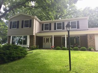 345 Lake Shore Dr N, Barrington, IL 60010