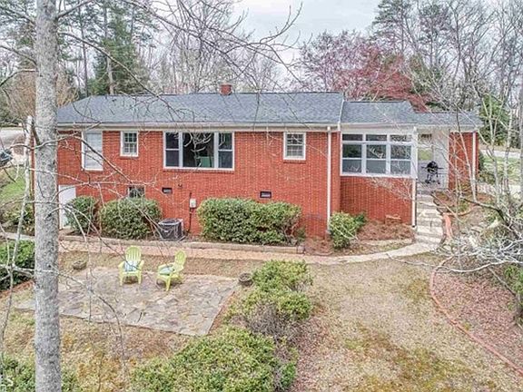 4th image of 563 Mountain View Cir