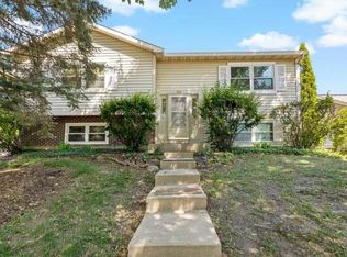 300 Aster Ct, Aurora, IL 60504