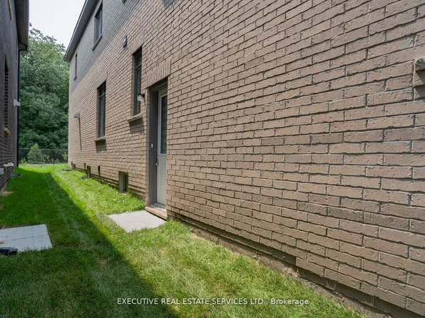 158 Petch Ave, Caledon, ON L7C 4L1