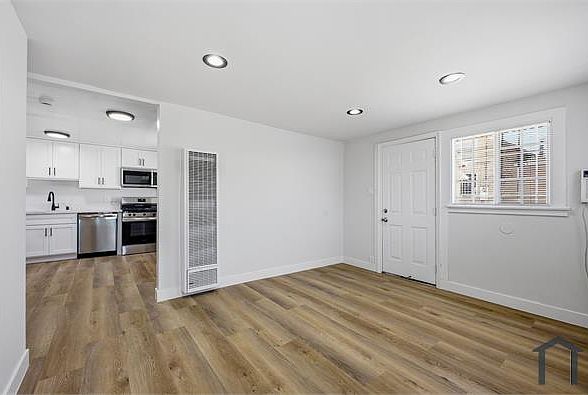 1st image of 239 W 98th St