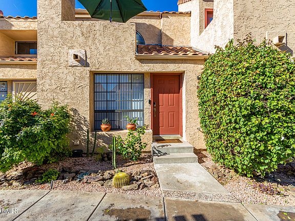 2nd image of 1025 E HIGHLAND Avenue #8