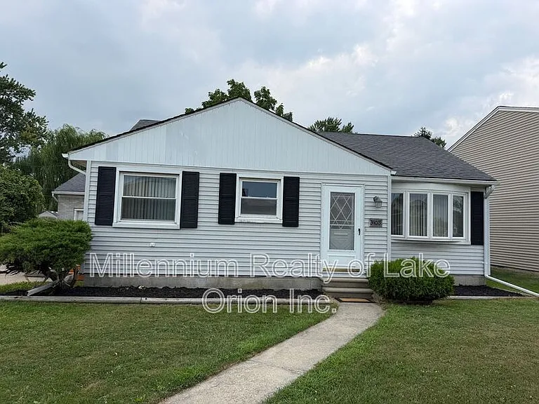 34019 Garfield Rd — Photo 1