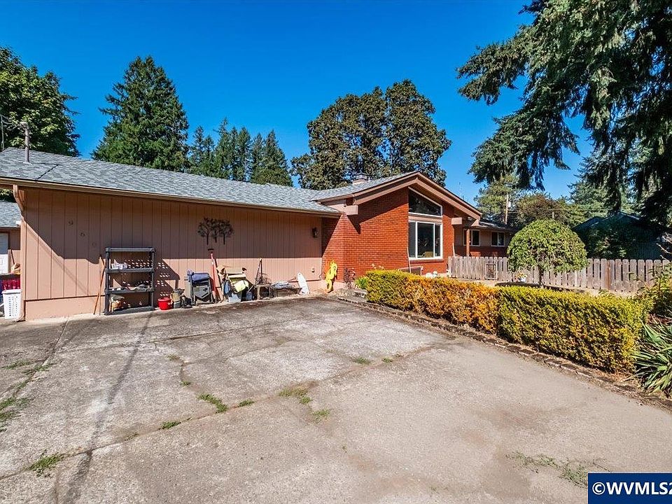 1st image of 960 Grape St