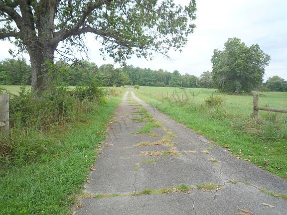 4th image of 1100 Highway 62 E