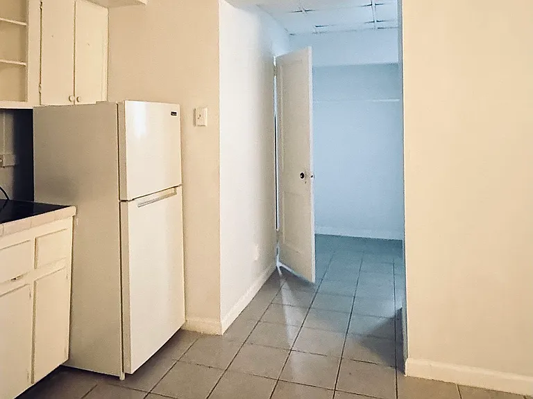 1447 Oxford Rd NE — Photo 4