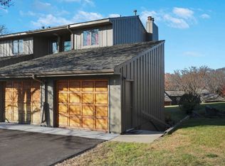 9032 Neill Lake Rd, Eden Prairie, MN 55347