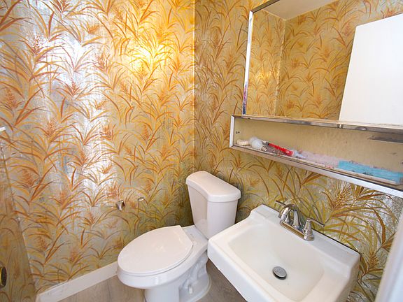 4th image of 855 Victor Ave