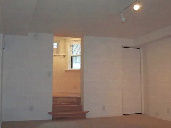 4909 California St APT A, Omaha, NE 68132