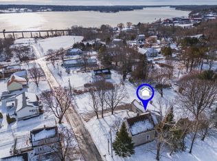 33 Roxbury St, Thomaston, ME 04861