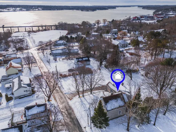 33 Roxbury Street, Thomaston, ME 04861