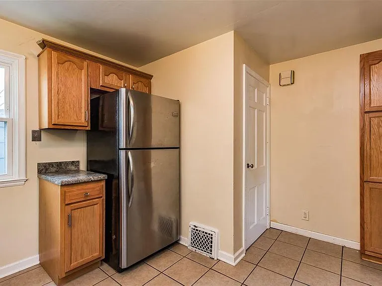 1014 Stanfield St — Photo 4