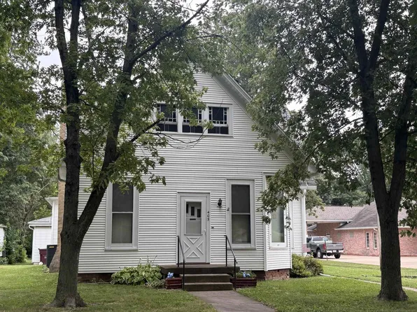 405 S Orchard St, Mackinaw, IL 61755