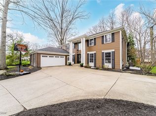 27428 Dellwood Dr, Westlake, OH 44145