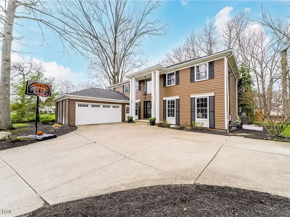 27428 Dellwood Dr, Westlake, OH 44145