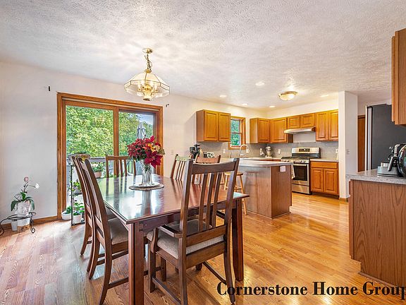 2nd image of 2242 Christine Ct SE