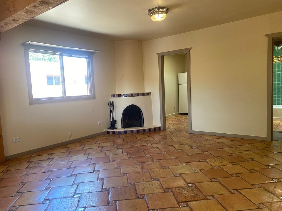 1st image of 521 Salazar St