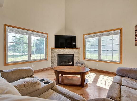 4th image of 9412 Saratoga Ct