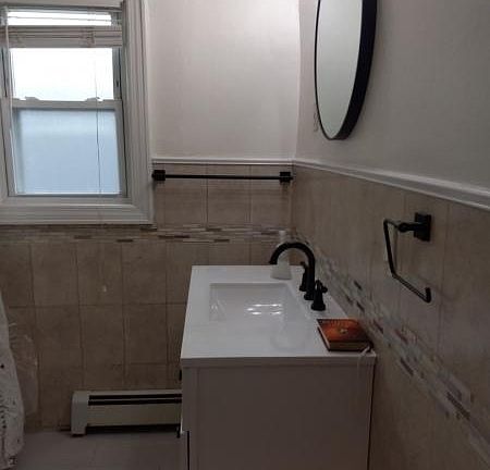 5th image of 305 Sanford Ave APT 1