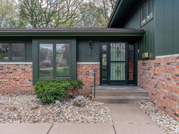 5372 36th Avenue Ct, Moline, IL 61265
