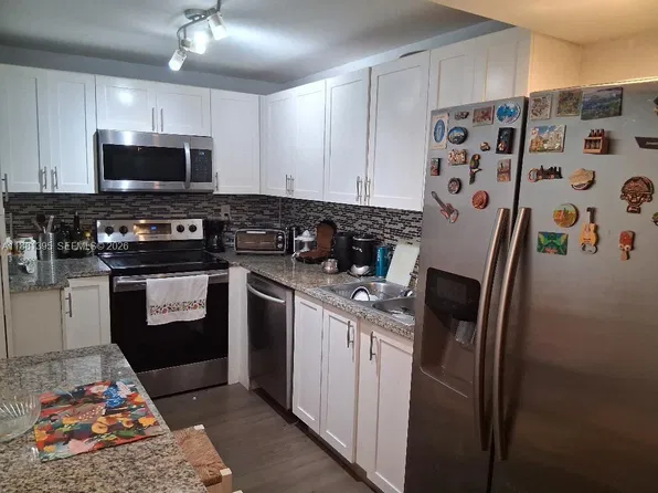 1400 Saint Charles Pl APT 201, Pembroke Pines, FL 33026