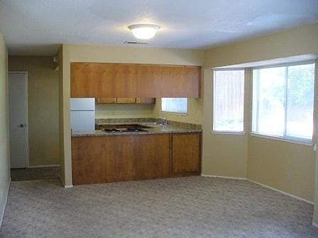 2nd image of 1211 Live Oak Ln