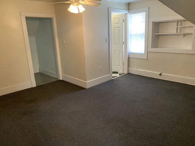 702 E Green St — Photo 6