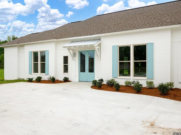 1033 W Worthey St, Gonzales, LA 70737