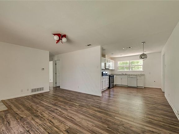 5th image of 2642 Hearthstone Dr