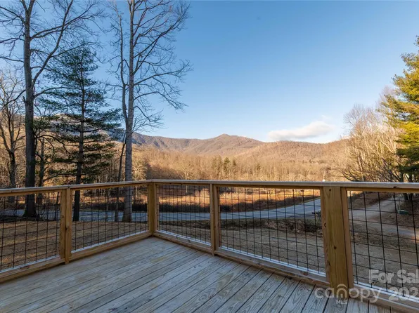 6 Goodtime Ln, Burnsville, NC 28714