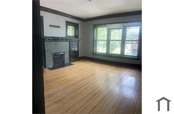 Building Photo - 6242 S Vernon Ave #2
