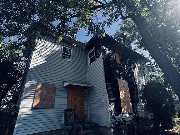 4th image of 1036 Newton St