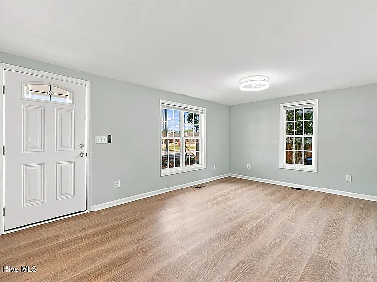 3 bed, 1081 sqft, $1,800 — Photo 4