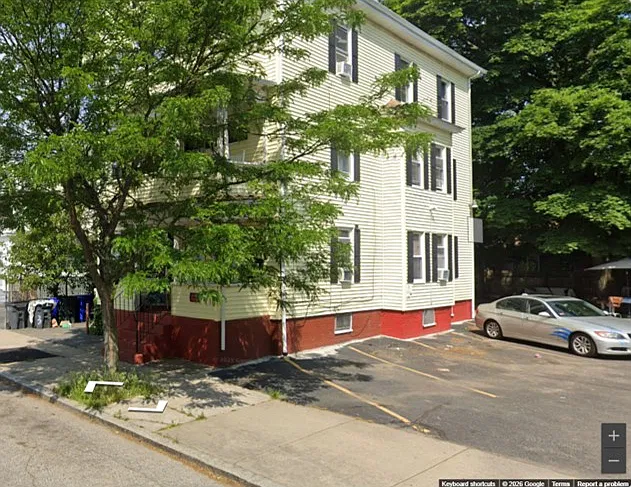 3 bed, $1,900 — Photo 1