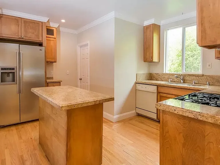 Hickory Ln — Photo 4