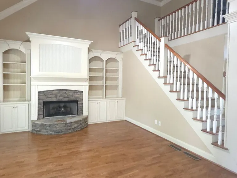 606 Lakeshore Ct — Photo 5