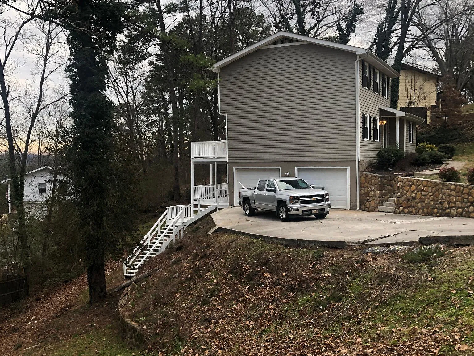 792 Sutton Dr — Photo 2