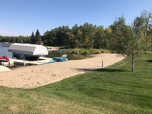 5th image of 155 Aspen Ave