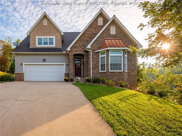 490 Twin Lakes Dr, Cross Lanes, WV 25313