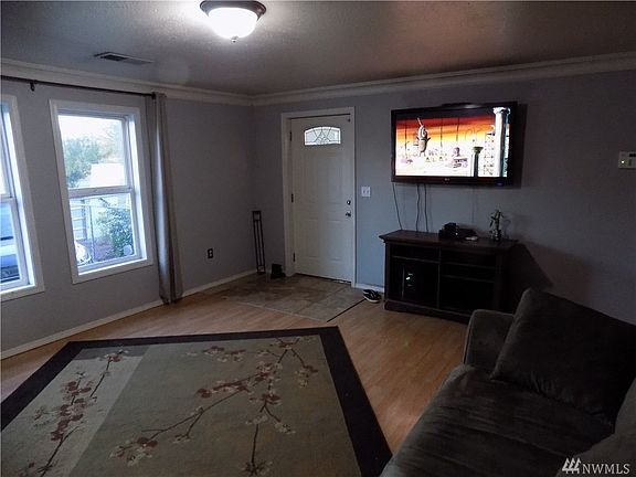 3rd image of 2602 16th Ave NW