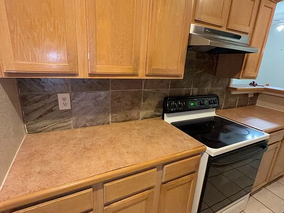 3rd image of 810 Cullum Ct