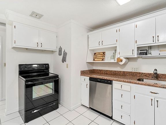 5th image of 220-230 Essex St #15