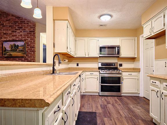 5th image of 3618 Filmore Ln