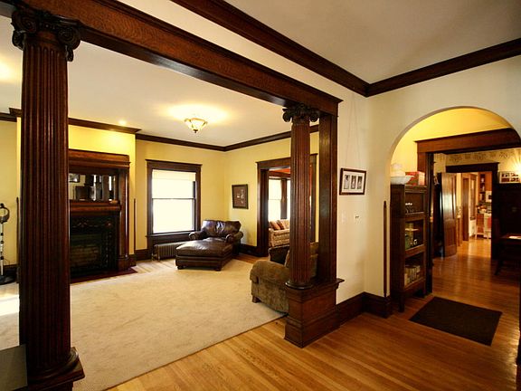 2nd image of 321 Benjamin Ave SE
