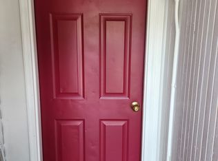 8 Farragut Rd APT 1, Ipswich, MA 01938