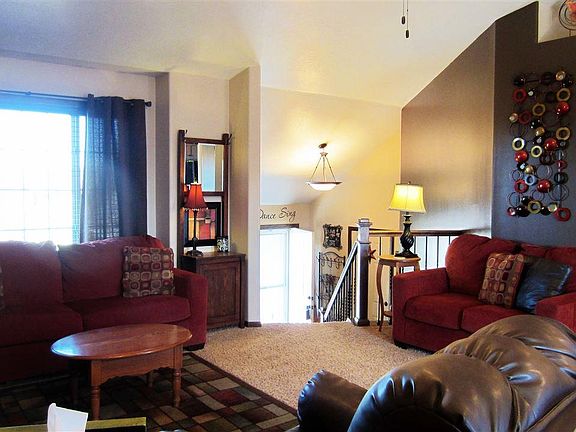 2nd image of 800 Rosewood Dr