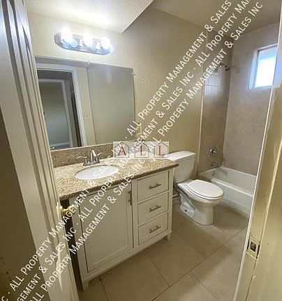4th image of 1700 Lincoln St APT 5