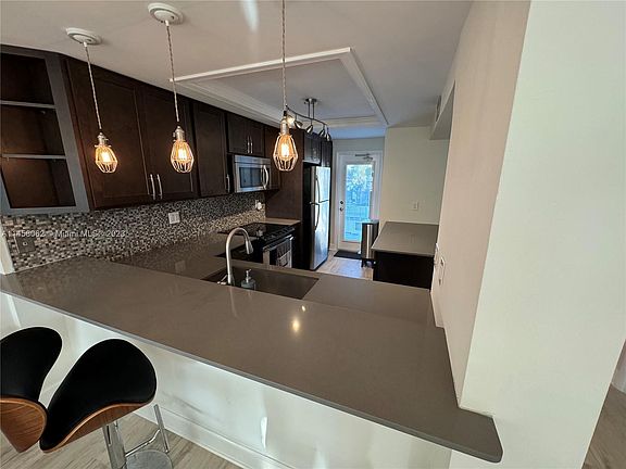 3rd image of 800 SE 4th St APT 305