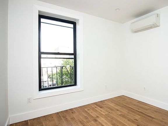 5th image of 41 Vanderbilt Ave #8